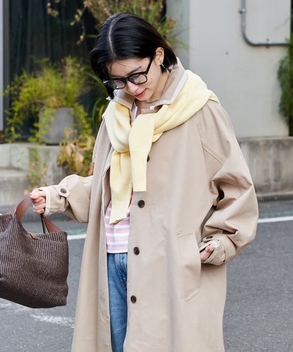 撞色立领外套背面图