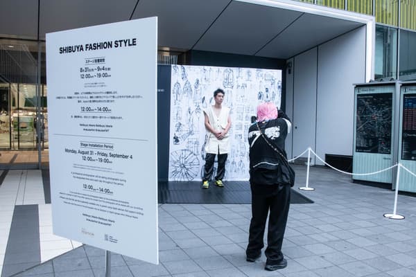 Street snap photo session at Shibuya Hikarie for Rakuten Fashion Week Tokyo 2027 S/S