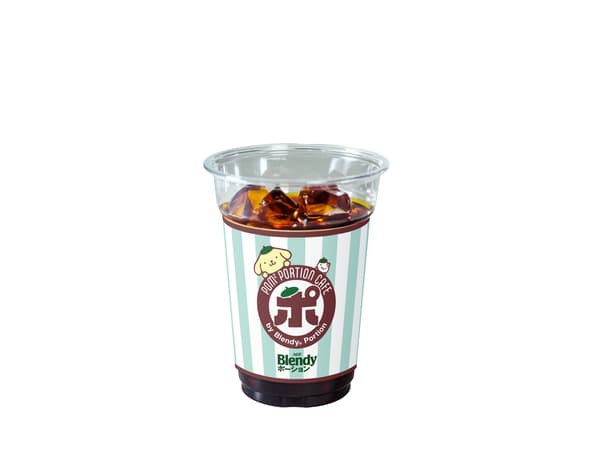 搭配水的冰咖啡/冰茶