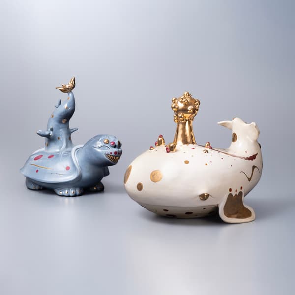 河明求的作品（從左）：「Dreamland」（33×23×h33cm），「Happy whale」（35×30×h39cm）