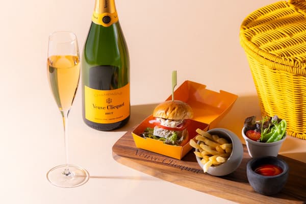 Veuve Clicquot Picnic Plan — มื้อกลางวันวันธรรมดาที่ Crudo Deck