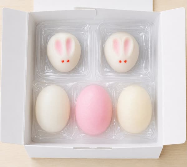 토끼 화과자와 홍백 수아마가 함께 담긴 쓰키미 우사기 상자