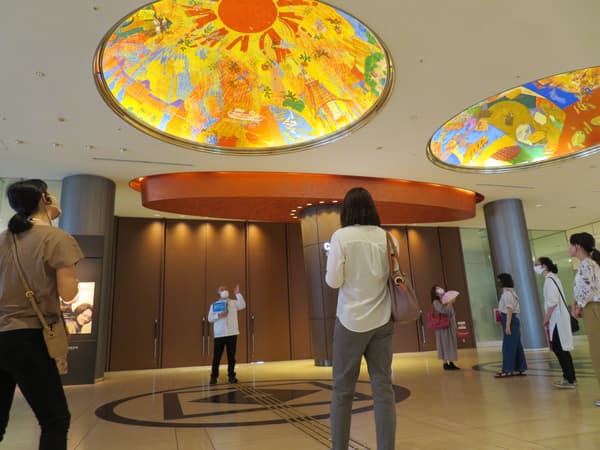 导游向游客讲解