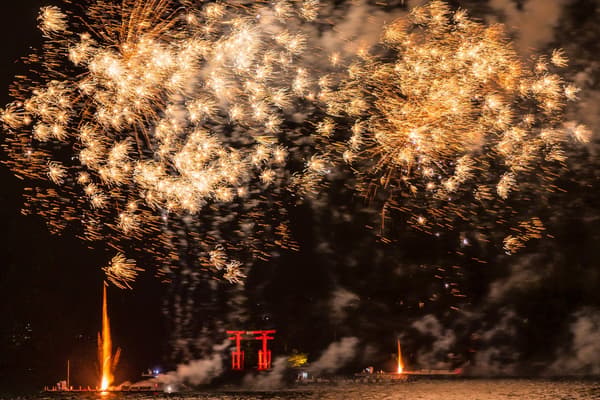 Pertunjukan Kembang Api Kosui Matsuri