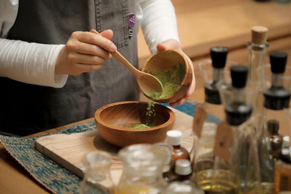 Matcha bath salt workshop at the Six Senses Alchemy Bar