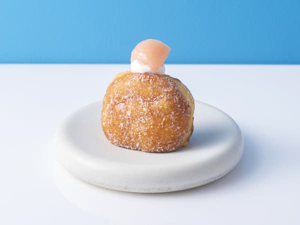 Peach Doughnut ¥550 / and TOKYO