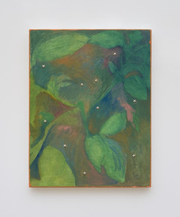 참고 작품: leaves, 2025 — 스터드, 유채, 캔버스, 41 x 32 cm — 사진: 사카모토 오사무, Courtesy of the artist and Yutaka Kikutake Gallery