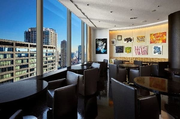 位于25层、坐拥东京美景与艺术氛围的ART colours Dining餐厅