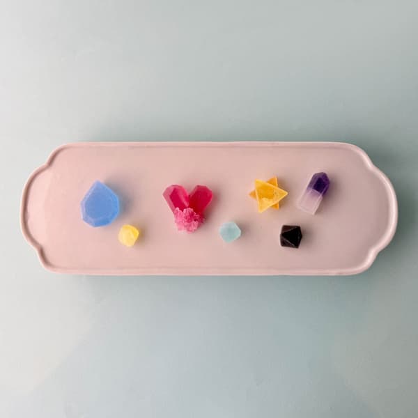 Colorful kohaku sugar offers different flavors by color