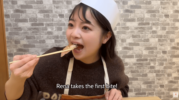 Rena品尝寿司