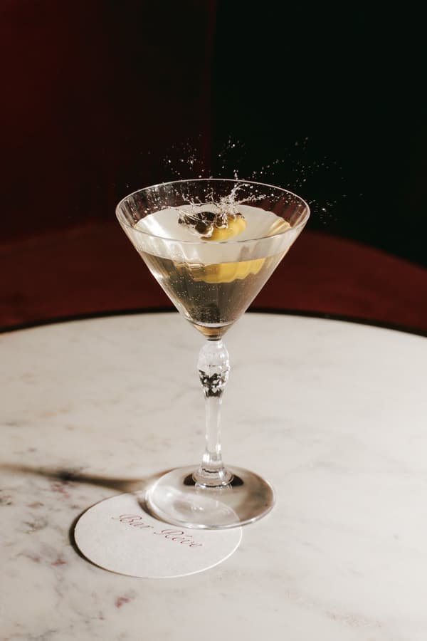 Dirty Martini Chargé,来自Bar Rêve的招牌鸡尾酒