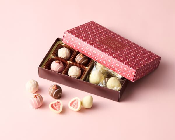 Strawberry Chocolat Assortment ¥1,620 (tax included)