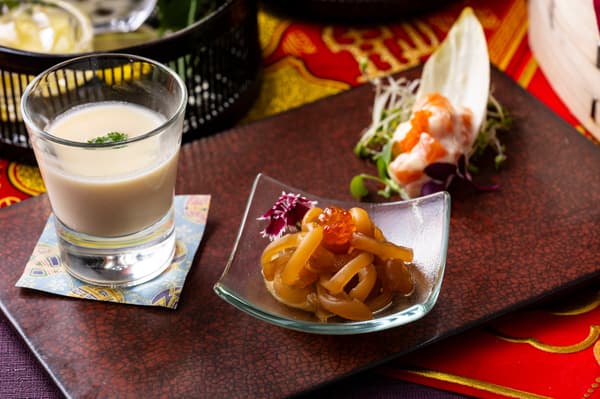 Menú del té de la tarde chino: Una cosecha de Hokkaido y té chino