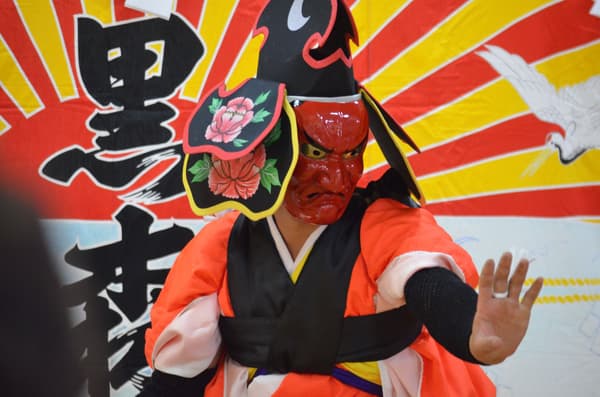 气势磅礴的山神舞表演