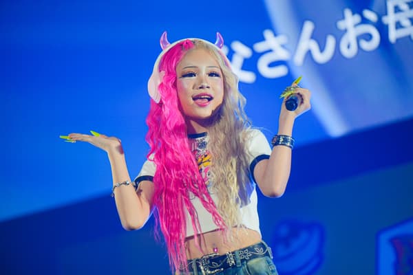 라이브 데뷔 무대를 선보이는 NIC♡RY. 사진 제공: Ikumin