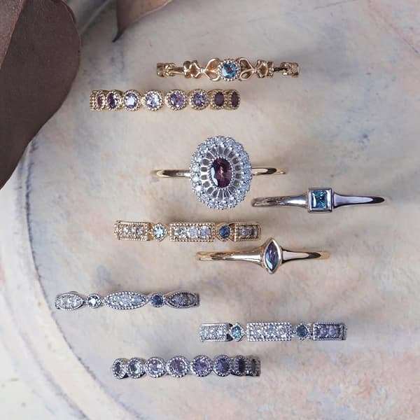 变色石榴石和亚历山大石珠宝