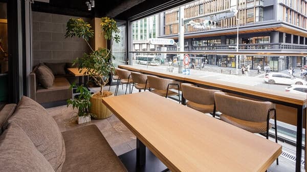 Tea Lounge ISOLA 休息區座位