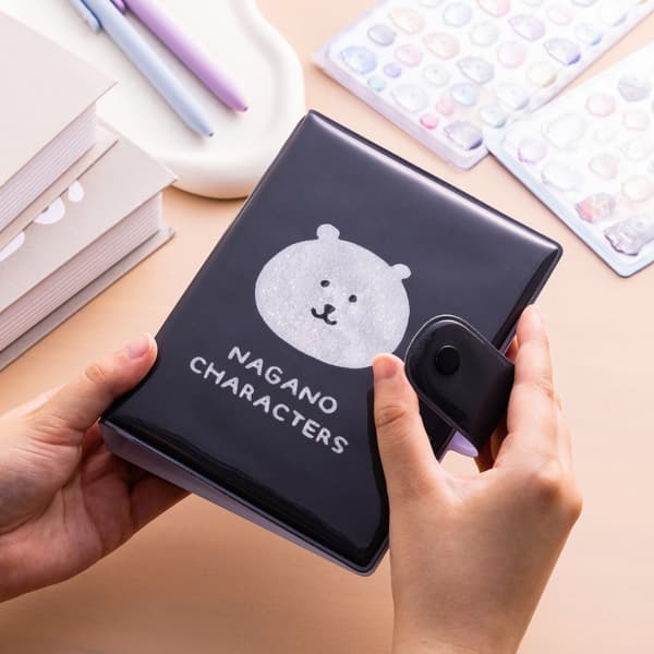 Binder Stiker Karakter Nagano dalam posisi terbuka