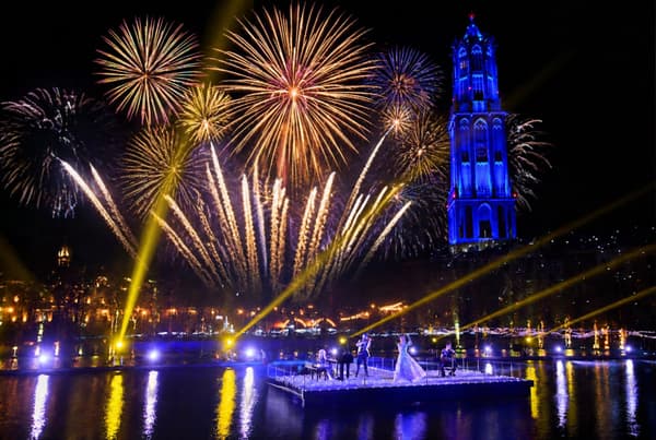 Fuegos artificiales y efectos de iluminación