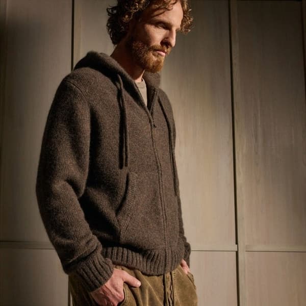 เสื้อฮู้ดซิปหน้าผ้าแคชเมียร์น้ำหนักเบาจาก JAMES PERSE