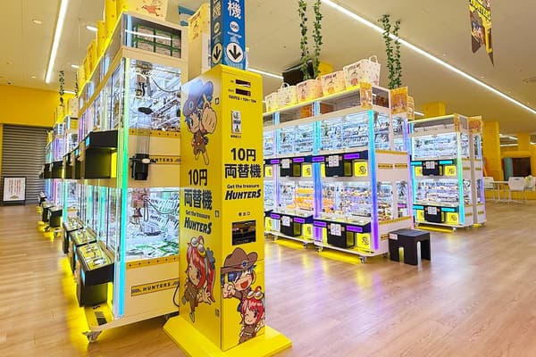 The crane game corner, playable from 10 yen