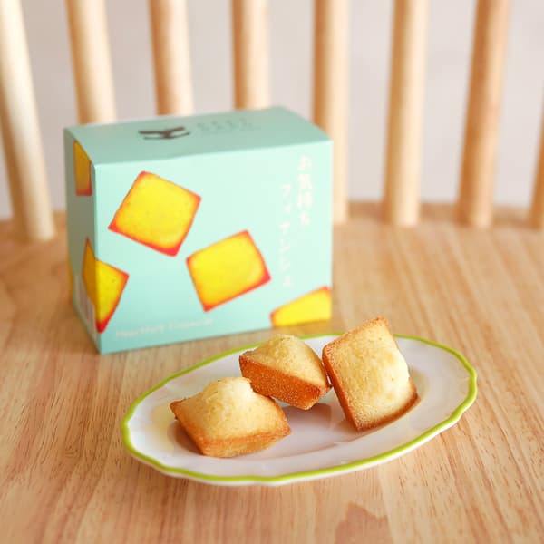 Sharing refined sweetness in small bites