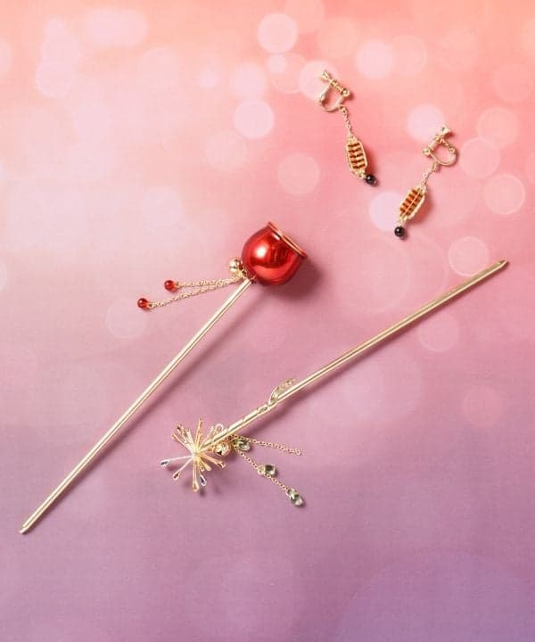 祭りかんざし ¥3,740 / 祭りイヤリング ¥2,420 (蘋果糖、煙火、燈籠)