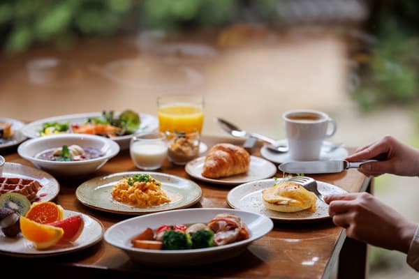 Desayuno bufé en el Cafe 33
