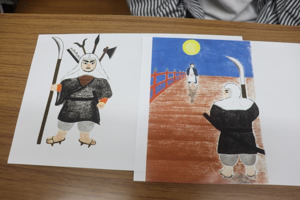 Seorang mahasiswa sedang mengerjakan ilustrasi menggunakan iPad