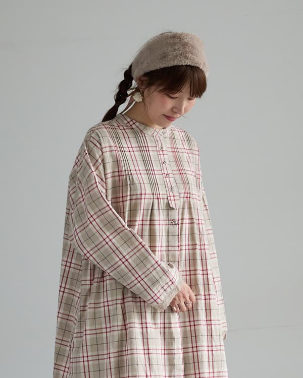 Vestido con pliegues y bordado SA de Samansa Mos2
