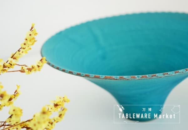 以美麗的「藍色」吸引人的陶器 / 中田誠