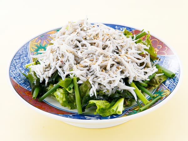 釜扬白鱼和葱沙拉