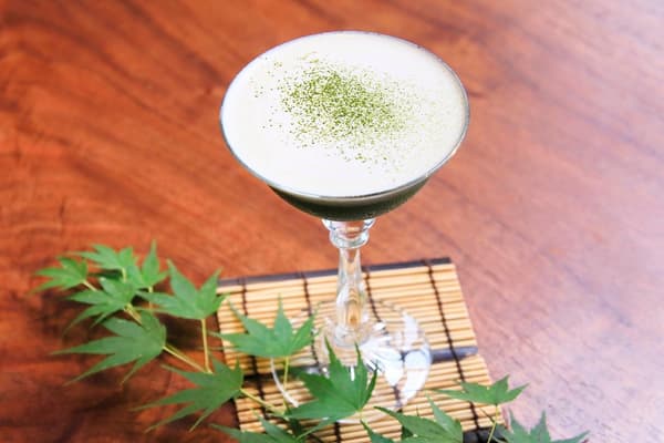 酒吧酒廊展示了早晚不同的氛围