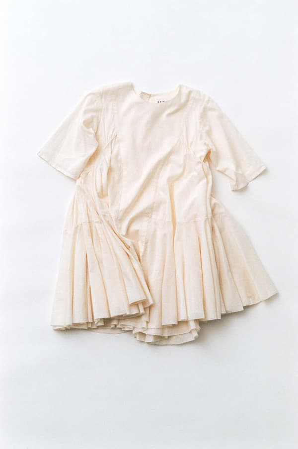 รายละเอียดชุดเดรสแขนครึ่ง Volume Flare AAYUSHI for SALON