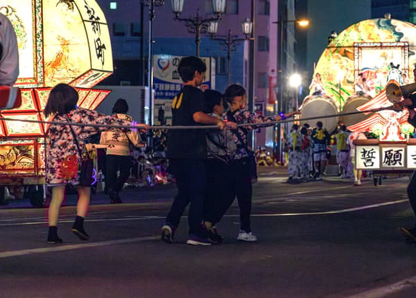 拉绳体验与睡魔彩车（图片）