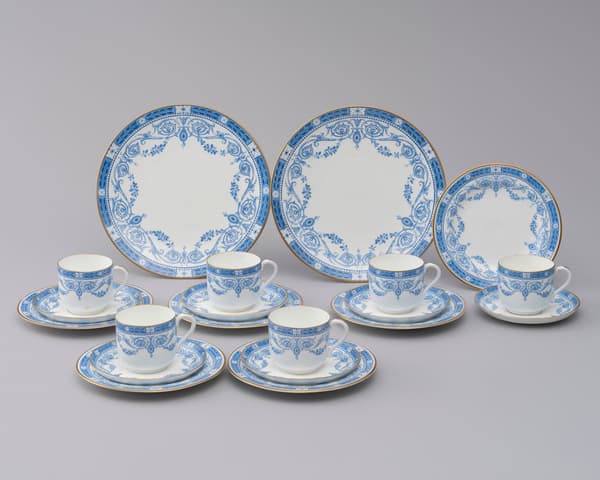 韦奇伍德 —— 花卉纹饰茶具套装，1878–1891年