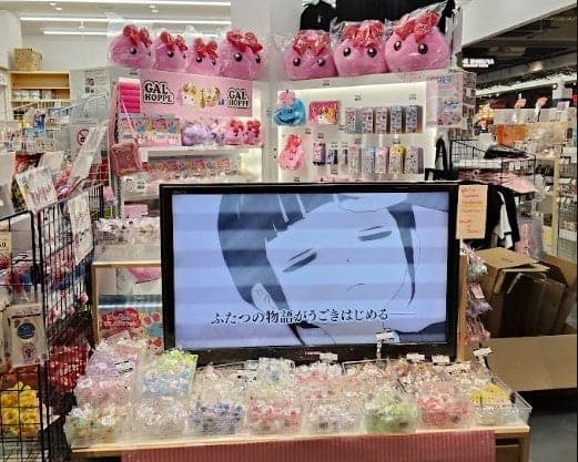 Episode 1 of the anime is screened in-store, with a lounge area right in front where visitors can relax and cool off while watching