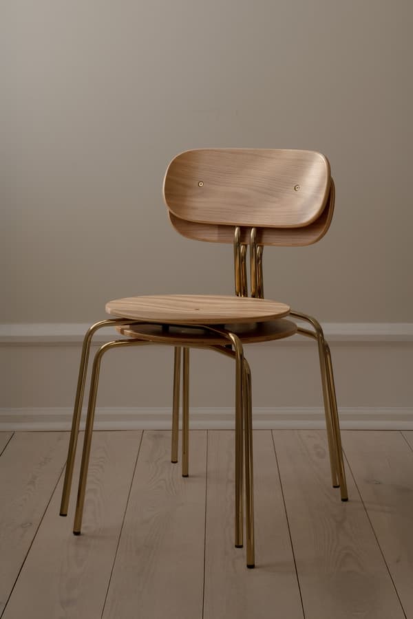 可堆叠的 Curious 餐椅