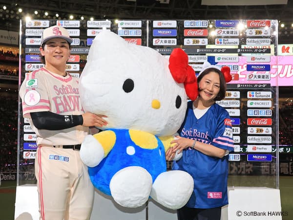 英雄采访及大 Hello Kitty 奖杯颁发