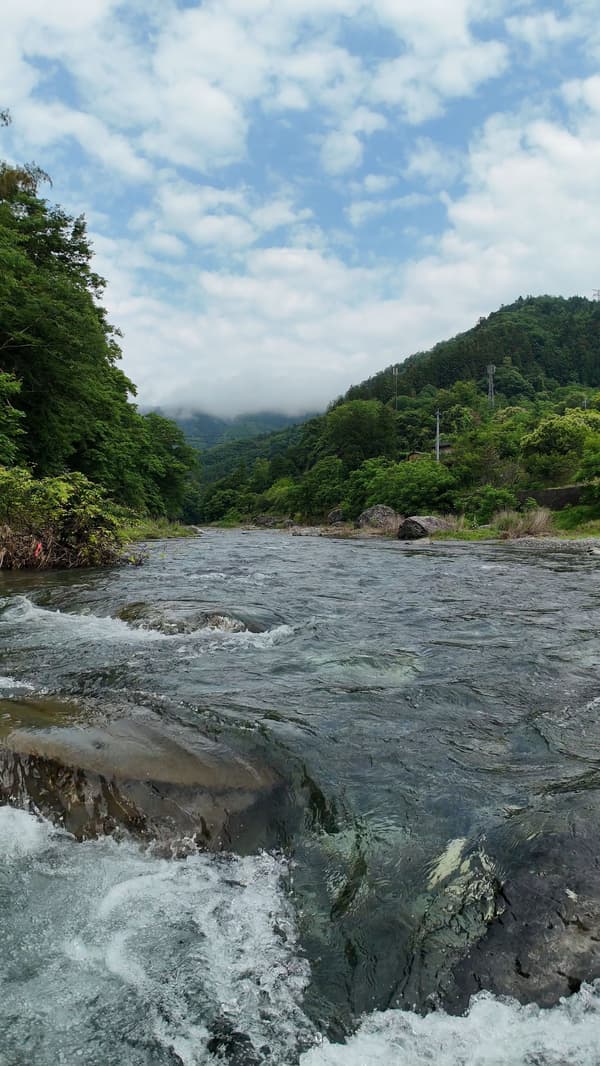 Sungai Kanna, aliran sungai jernih yang mengalir tepat di depan tempat perkemahan