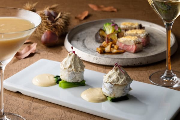 Plato de pescado: pez sable y berenjena de otoño al estilo Mont Blanc