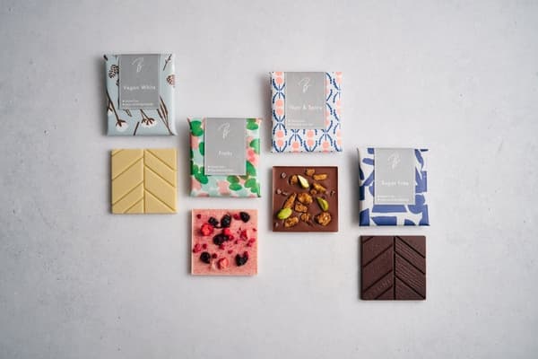 ※从左：纯素白巧克力、水果、坚果与香料、无糖