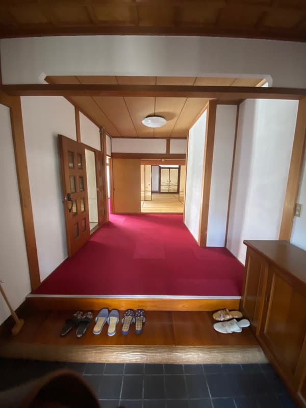 改造前内景1：类似餐厅的内景