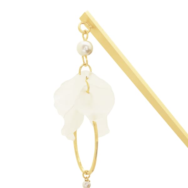 Hana-goromo Ippon Kanzashi in moon white
