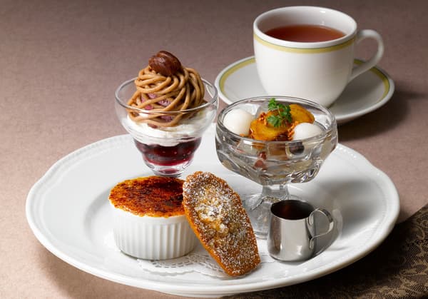 Plato de postres de camote y castaña