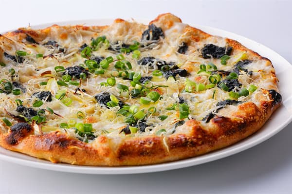 Pizza de shirasu y alga de Chiba (solo almuerzo)
