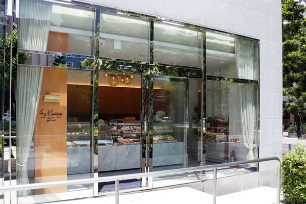 Exterior de la tienda principal de La Maison SHIROKANE