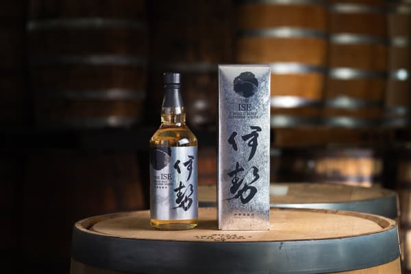 单一麦芽威士忌 Ise 瓶身设计