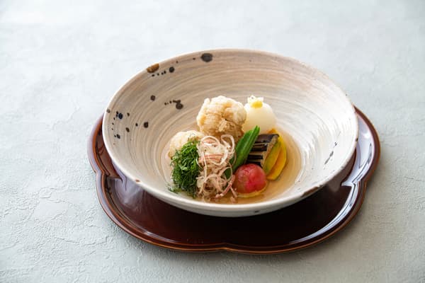 鱧魚與夏日蔬菜高湯煮