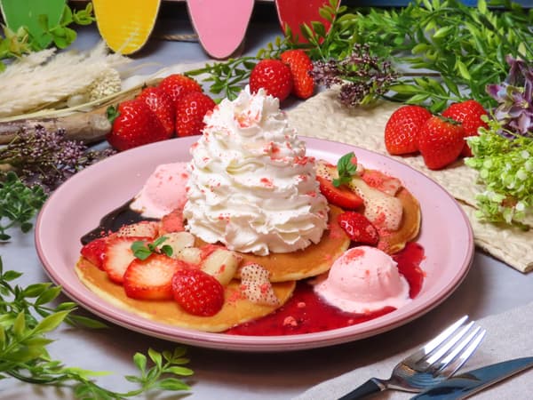 Moana Kitchen Cafe White and Red Strawberry Rich Berry Pancake